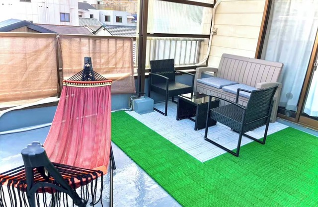 5 minutes walk to Tenjinbashisuji Rokuchome Station】10 minutes walk from Tenma Station/12:00 check-in - 12:00 check-out available/Rooftop terrace/Hammock/Infants allowed/2 toilets/Max. 9 people