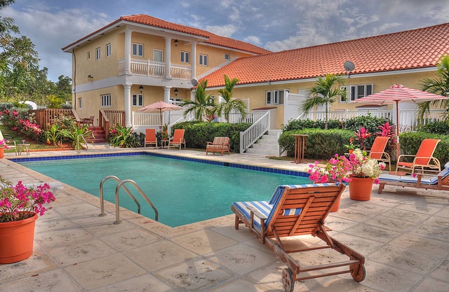 5 modern suites, 1 estate, elegantly decorated on a quiet oasis with pool