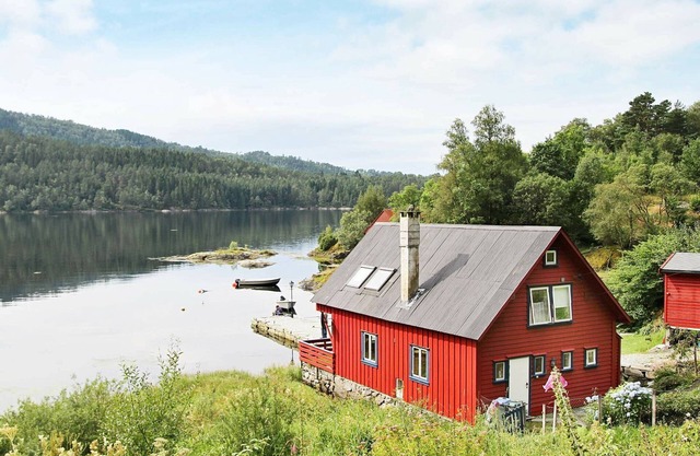 5 person holiday home in LONEVÅG