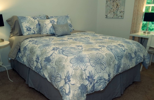 5 Queen beds. Wifi, Laundry, Near Attractions