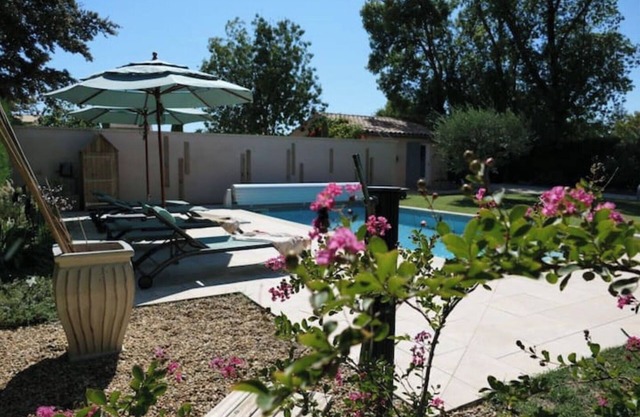 5* riverside vacation home for 8 near town center