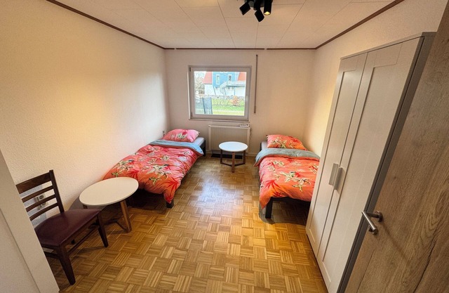 5 room apartment with balcony and parking spaces