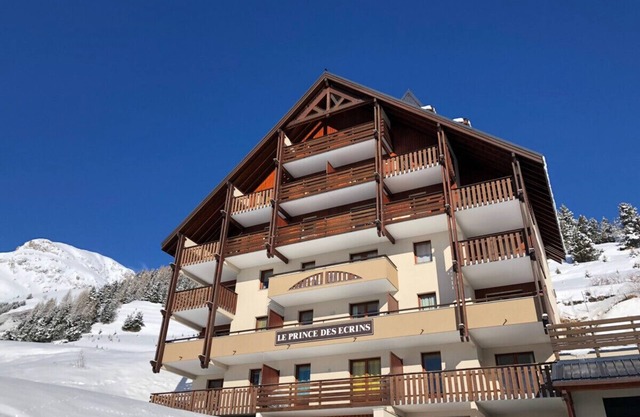 5-seater apartment, 100 m from the slopes, view of the jewel cases