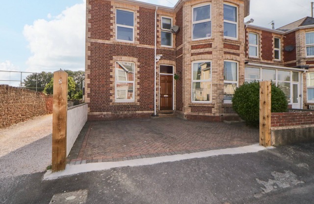 5 STAFFORD ROAD, family friendly, country holiday cottage in Paignton