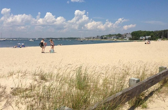 5 Star Accomodations - Less than a mile to Monument Beach