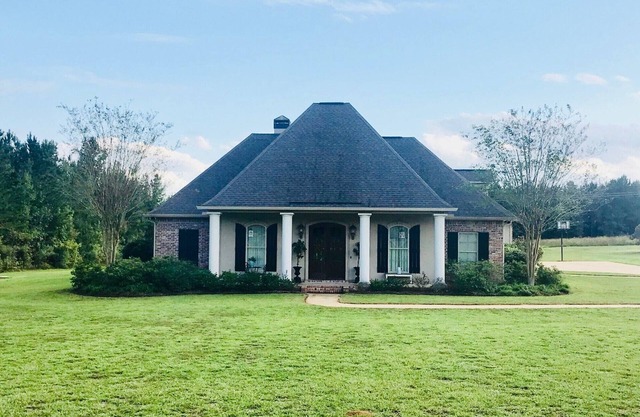5 star French country manor near LaTech and Squire Creek Golf Course