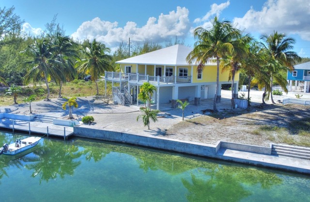 5 Star Waterfront Villa, Beach, Dock & Boat Rental