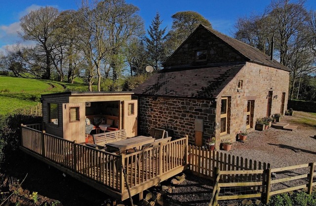 5* STUNNING LUXURIOUS BEAMED COTTAGE - SECLUDED PEACEFUL PEAK DISTRICT LOCATION