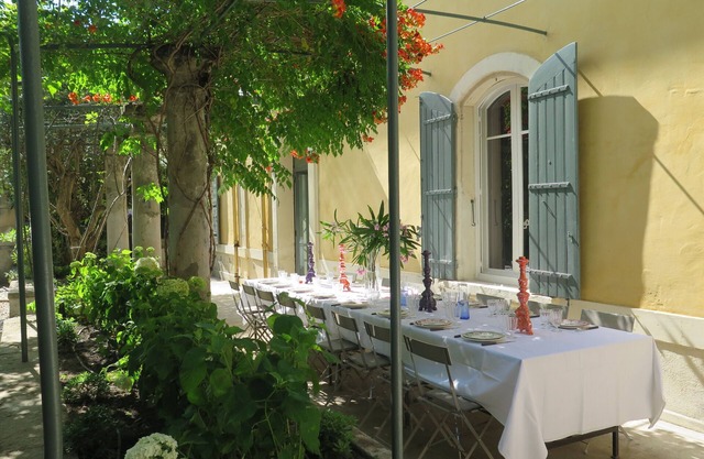 5 to 7 Bedrooms/5 to 6 BA Village House St Remy Area Heated Pool AC Renov!