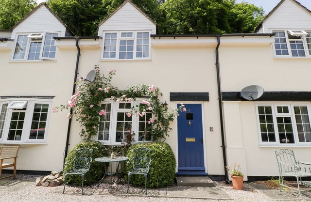 5 WYE RAPID COTTAGES, pet friendly, with a garden in Symonds Yat