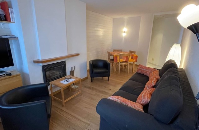 50 metres from the cable car, apartment with balcony, private collective parking, WIFI