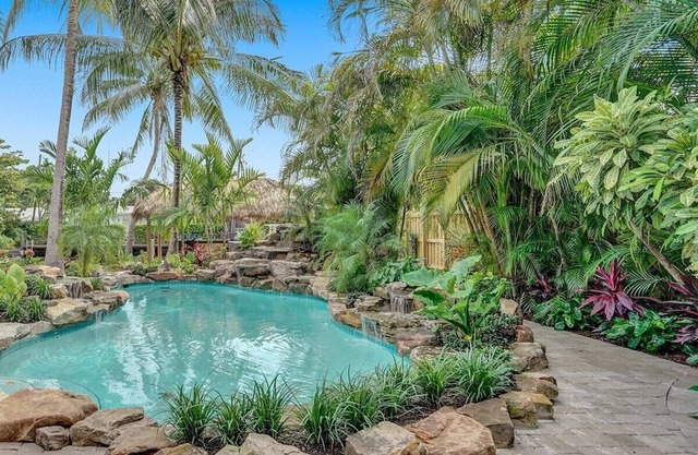 50% off New Waterfront Oasis Mins Beach,Eats,Shop