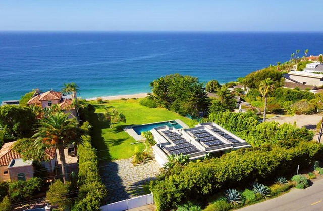 50 PCT OFF! Malibu Ocean Escape, Pool, Walk to Beach
