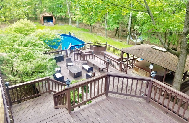 5000sqft Mountain View Pool Hot Tub Sauna Firepit Games Multiple LARGE Deck