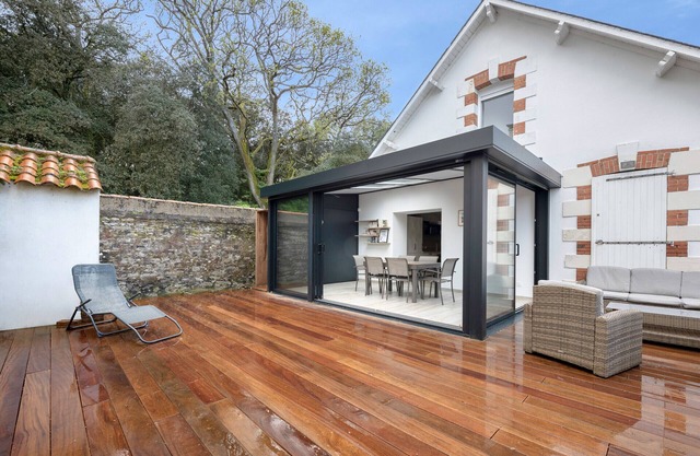 50m from the beach, pretty house for 8