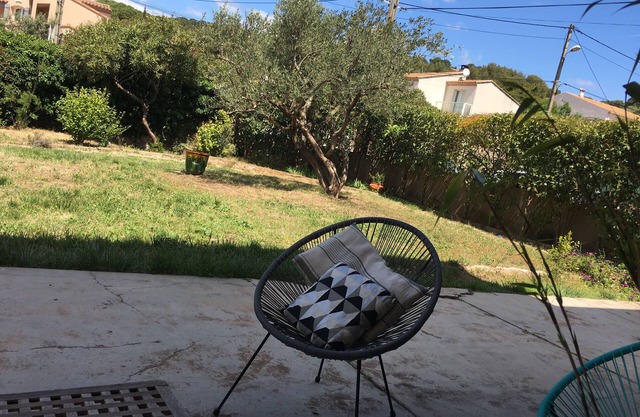 50m2 apartment, ground garden, fenced and wooded.