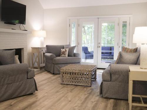 523 Tarpon Pond
