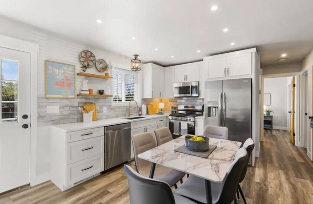 54 Washington St · HOT TUB, Newly Remodeled, Stunning Mountain views!