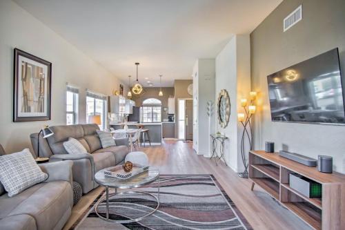 55 and Community with Pool and Spa Green Valley Retreat!