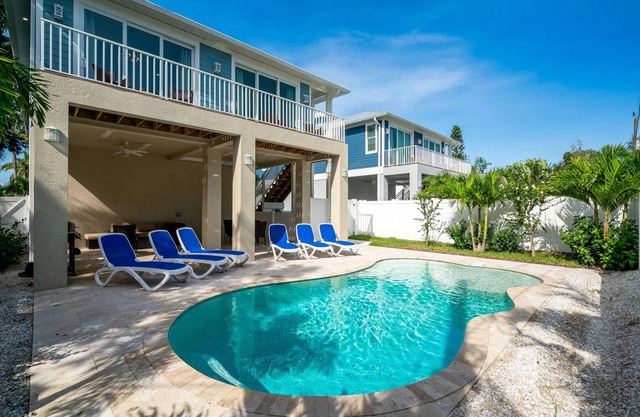 5541/5545 8BR Oasis: 2 Homes, Pools, Walk to Beach, Fam Fun
