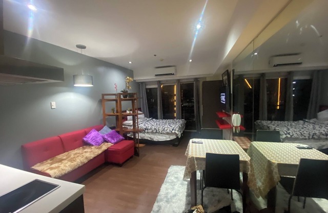 56th Flr Makati View Knightsbridge Residences, Sauna, Full-Gym, Pool, Netflix