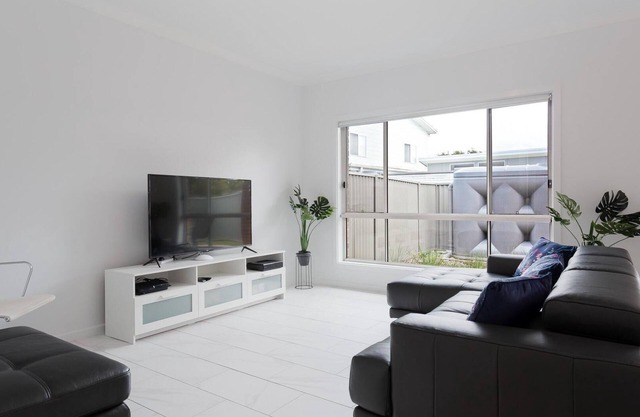 5b Bent Street - LARGE HOUSE WITH DUCTED AIR CON, WIFI & FOXTEL