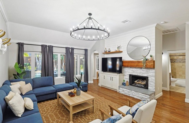 5BD,2BA w Backyard Oasis, Pool, Jacuzzi, Firepit