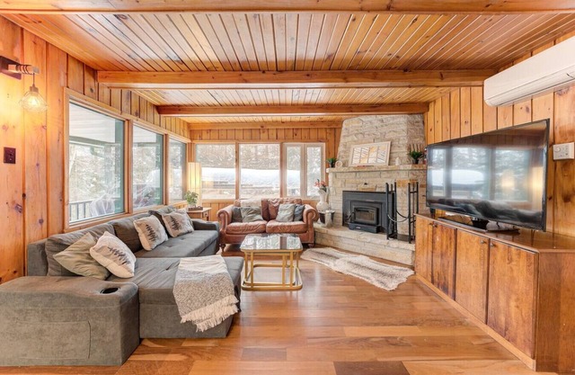 5BDR Tremblant Chalet in the Woods/Stone Firepl.