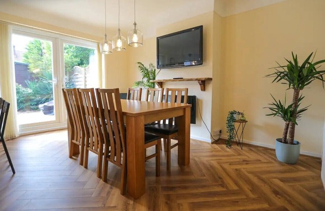 5Bed House Wirral near Liverpool,Chester