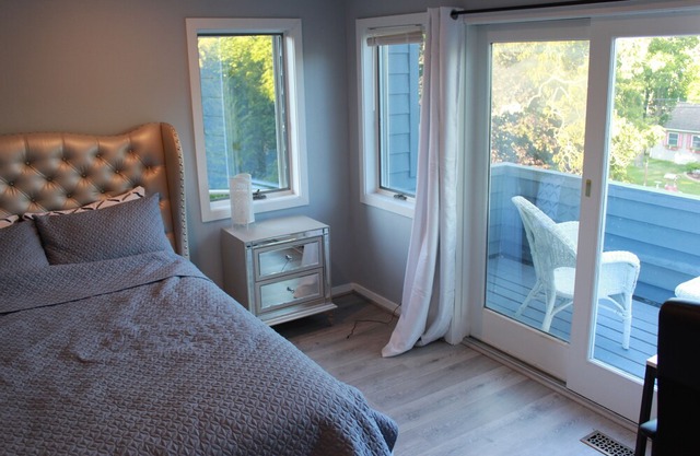 5BR, 3.5 Bath Rm, Steam sauna, jacuzzi, pool table