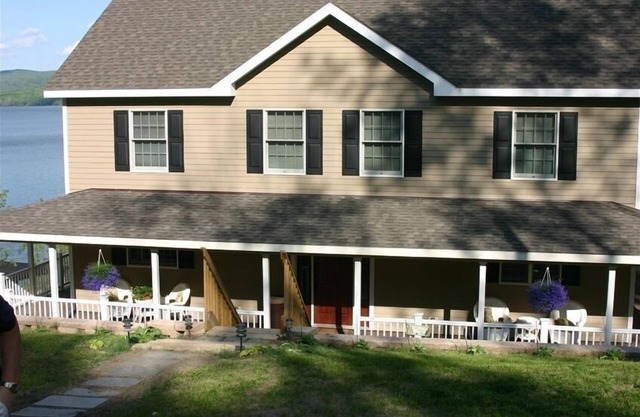 5BR/4BA on Otsego Lake W outdoor kitchen, Dock/Luxury Amenities 3300 sq.ft.