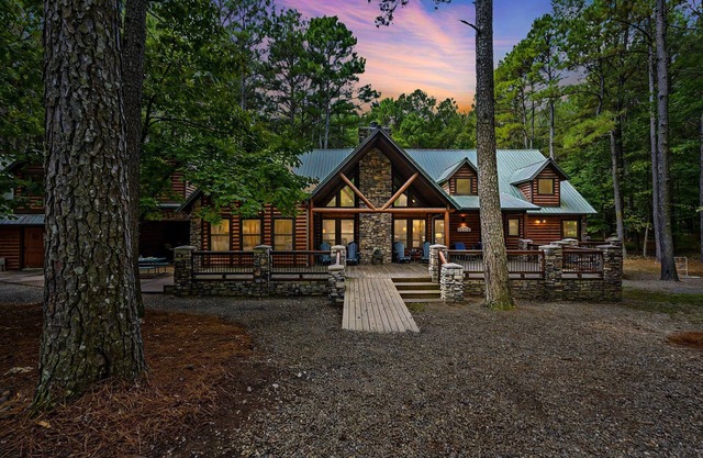 5BR Luxury Cabin w/Game Room & Theater + Play Set + Firewood Provided