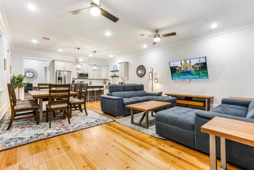 5BR w Pool - Great for Families - Near Everything