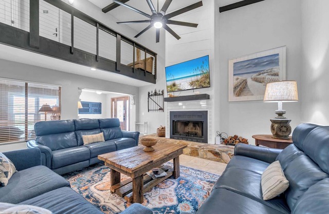 6 bdrm, 4 bath , Sleeps 18 , hot tub, 45 yrds 2 Beach
