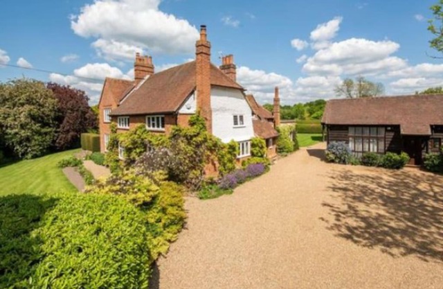 6 Bed Mansion With Tennis Court & Swimming Pool