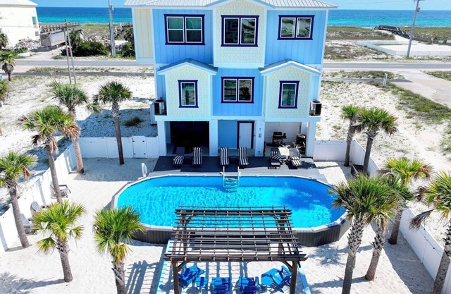 6 Bedroom/4 full baths/3 half baths/Gulf View/ Blu Vue