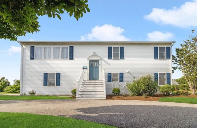 6 Bedroom, A/C, Walk to Beach, Recently Updated