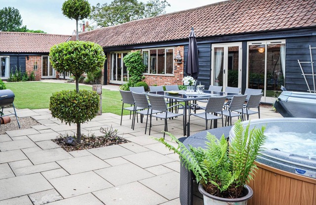6 bedroom accommodation in South Walsham