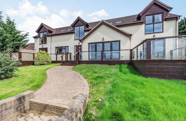 6 bedroom accommodation in Cinderford