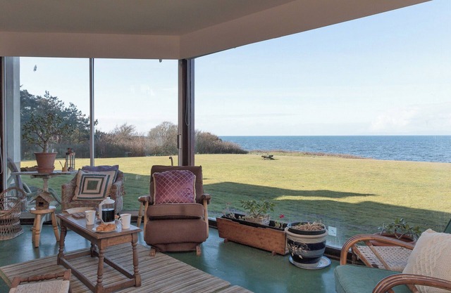 6 bedroom accommodation in Prestwick