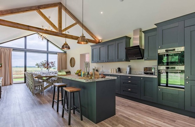 6 bedroom accommodation in East Ilsley, near Newbury