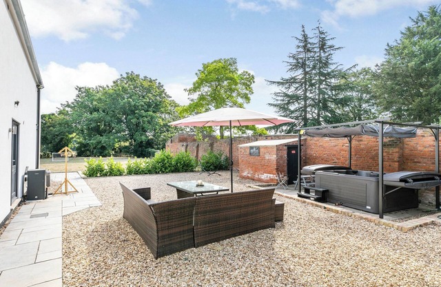 6 bedroom accommodation in Howell