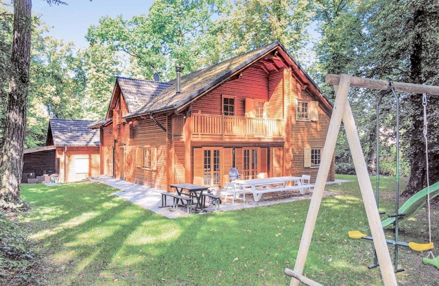 6 bedroom accommodation in Bomal