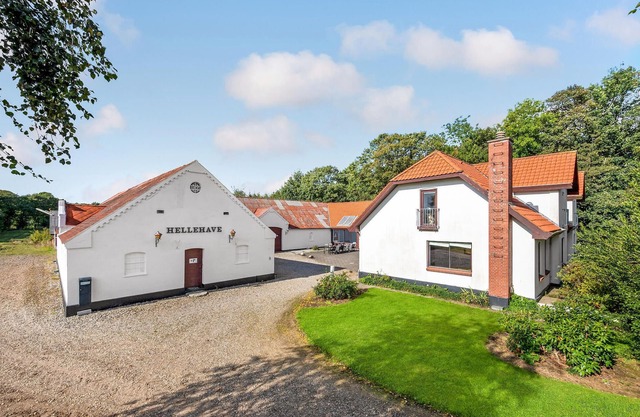 6 bedroom gorgeous home in Kjellerup