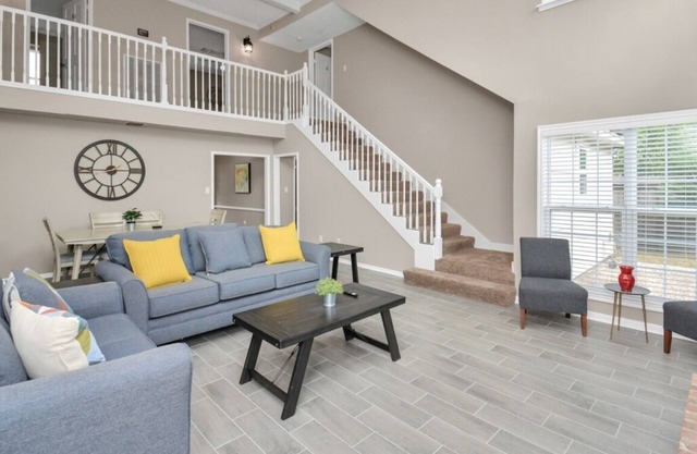 6-Bedroom Sanctuary w Pool: 25 Mins Downtown SC1