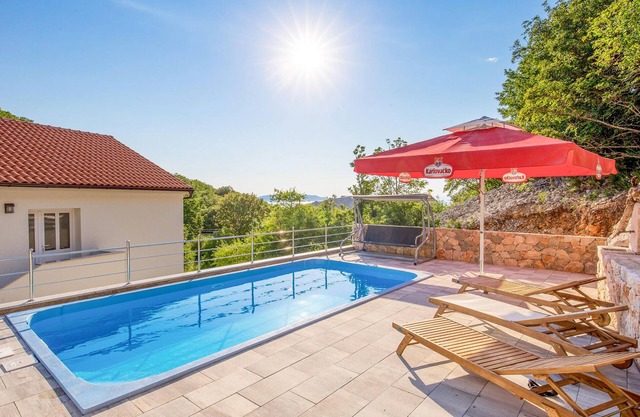 6 bedroom stunning home in Lukovo