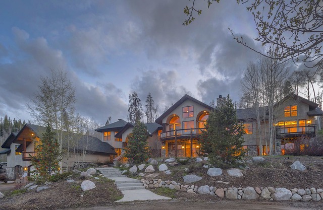 6-bedroom vacation home 19 minutes from Keystone Ski Resort