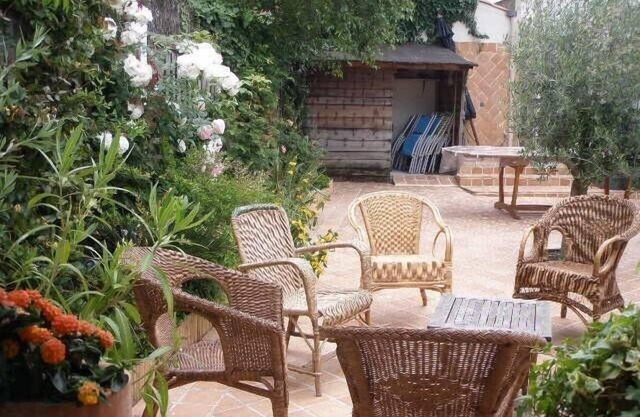 6-bedroom villa for 15 with garden in Sables-d'Olonne town centre, near beach