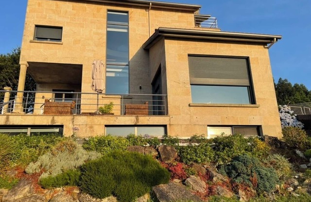 6-bedroom villa in enjoyable O Hio with WiFi