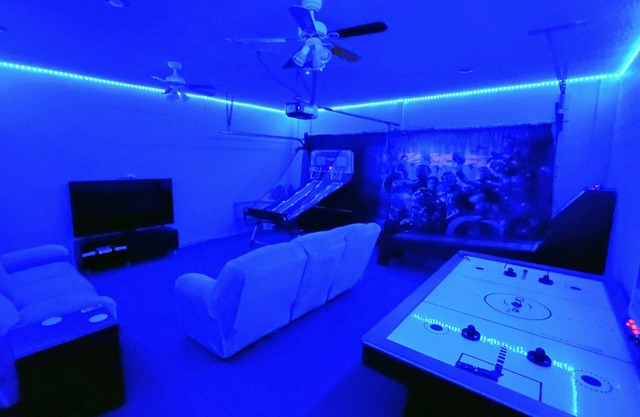 6 Bedrooms. Private South Facing Swimming Pool. BBQ